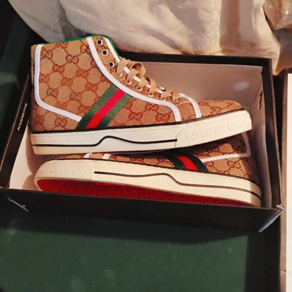 Gucci Shoes, size 7 mens, beige, green, red & white